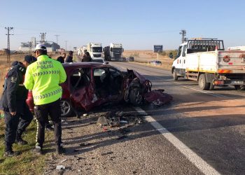 Sivas’ta iki araba çarpıştı: 1 meyyit, 4 yaralı