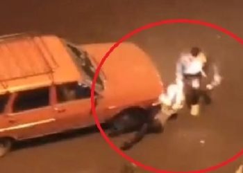 Sokakta kız arkadaşını saçından sürükleyip döven kuşkulu tutuklandı