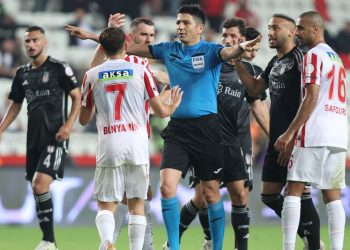 SON DAKİKA: Beşiktaş’tan TFF’ye reaksiyon: Türkiye Fiyasko Federasyonu