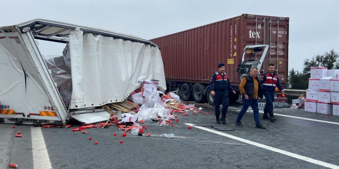 SON DAKİKA HABERİ: TEM’de kaza: Yol trafiğe kapandı