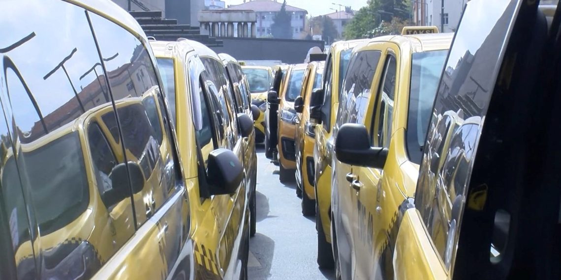 Taksicilerden “4+1 araç istiyoruz” aksiyonu