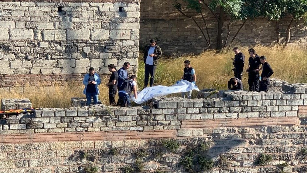 Tarihi surlarda bulunan cesetle ilgili 1 gözaltı