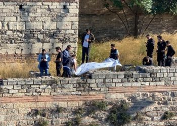 Tarihi surlarda bulunan cesetle ilgili 1 gözaltı