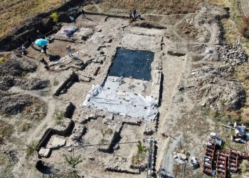 Tarlada 84 metrekarelik alanda keşif: Evvel Roma devrine ilişkin mozaik, akabinde duvarlar ortaya çıktı