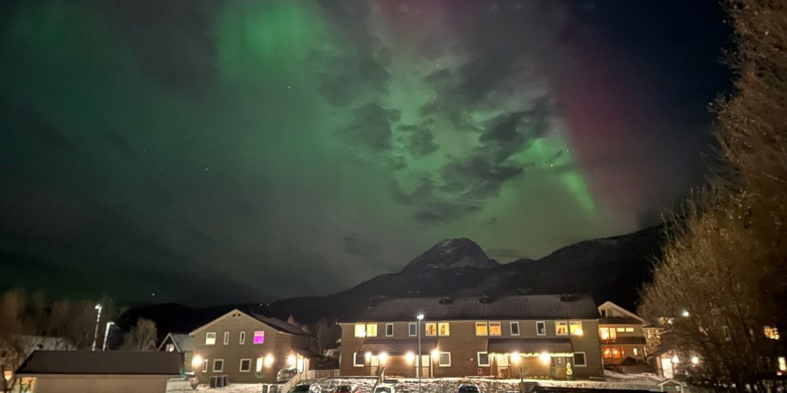 Türkiye’de görülen kuzey ışıkları sarsıntı habercisi mi?