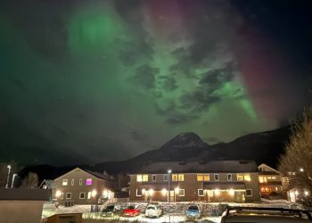 Türkiye’de görülen kuzey ışıkları sarsıntı habercisi mi?