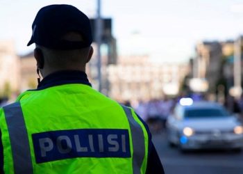 Türkiye’nin Helsinki Büyükelçiliği’ne boyalı ve sis bombalı taarruz