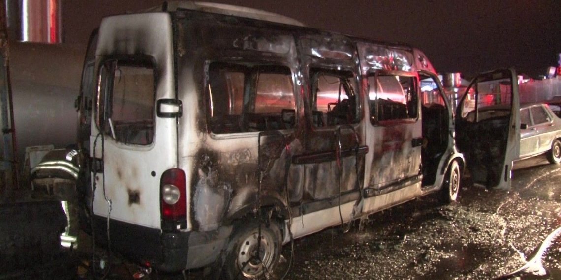 Ümraniye’de servis aracı yandı