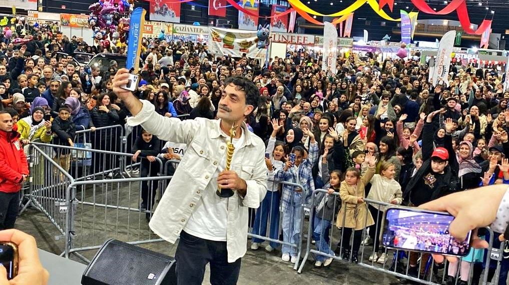 Yalı Çapkını dizisinin Kazım Ağa’sı Diren Polatoğulları’na Fransa’dan ödül