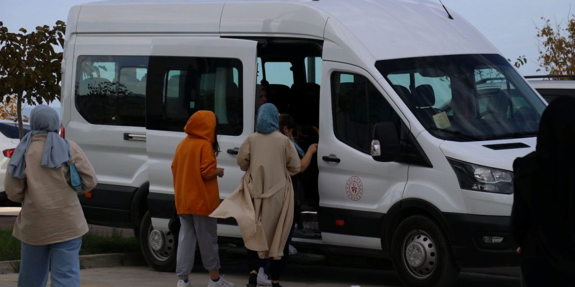 Yalova’da 140 öğrenci zehirlenme kuşkusuyla hastaneye kaldırıldı