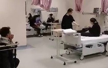 Yemekhanedeki yemek 88 öğrenciyi hastanelik etti