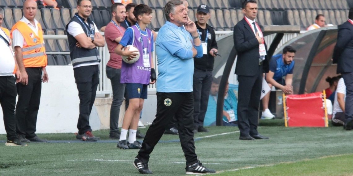 Yılmaz Vural’dan yeni kadrosu Menemen’in başında 2’de 2