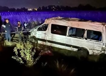 Yolcu minibüsü şarampole yuvarlandı: 1 meyyit, 10 yaralı