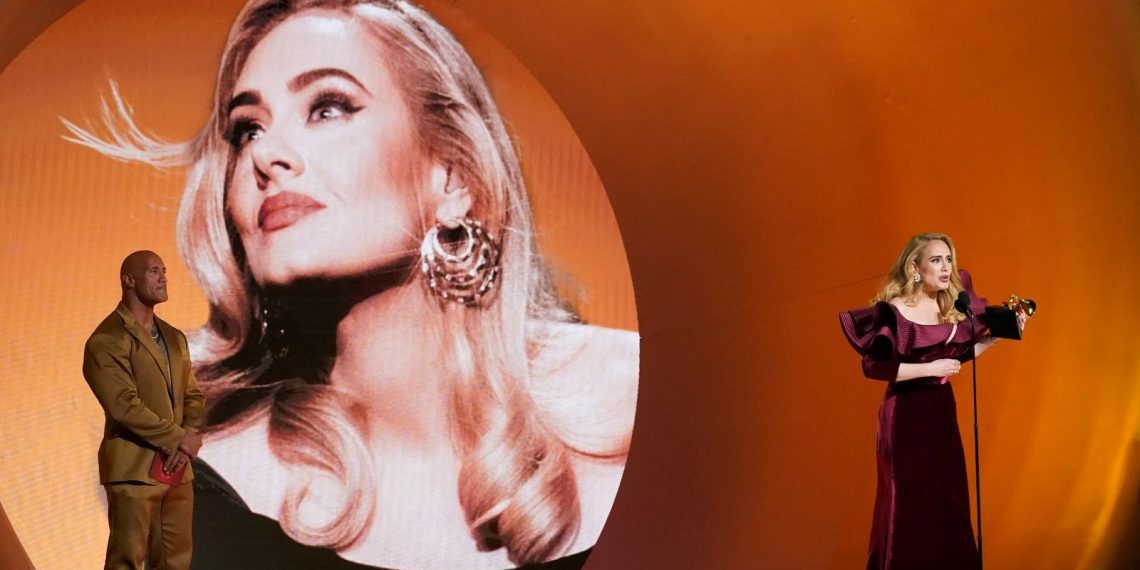 16 Grammy ödüllü Adele kendi markasını mı çıkarıyor?