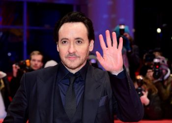 ABD’li oyuncu John Cusack ‘duraklama’ öncesindeki İsrail taarruzlarına reaksiyon verdi
