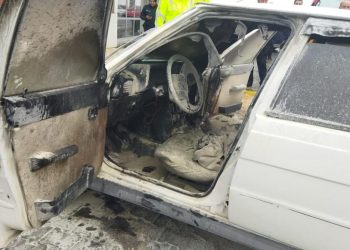 Acil servis önüne park edilen araba yandı