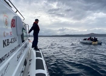 Adada mahsur kalan kaçak göçmenler kurtarıldı