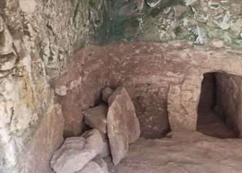 Adıyaman’da kaçak hafriyatlarda 1900 yıllık oda mezarı bulundu