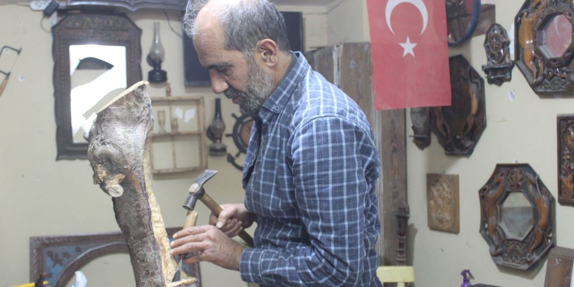 Ahşap, Temel Usta’nın elinde sanat yapıtına dönüşüyor