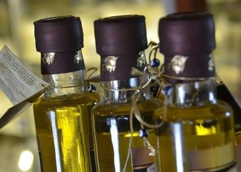 Akhisar’da 75 bin TL’lik zeytinyağı vurgunu