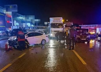 Amasya’da hafif ticari araç ile araba çarpıştı: 7 yaralı