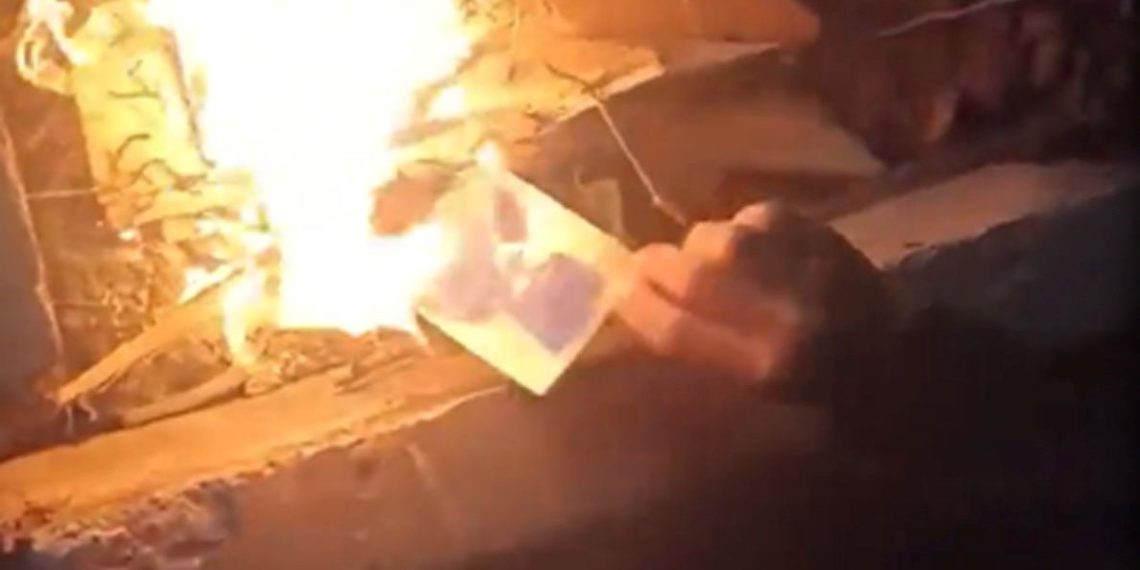 Atatürk’ün fotoğrafını yakan 4 lise öğrencisi özgür bırakıldı