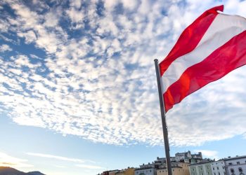 Avusturya’da bir restoranda İslam zıddı tabirlerin yer aldığı tabela yansılara yol açtı