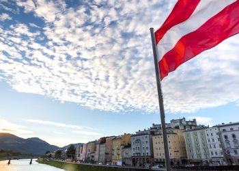 Avusturya’da restorandaki İslamofobik tabelaya reaksiyon