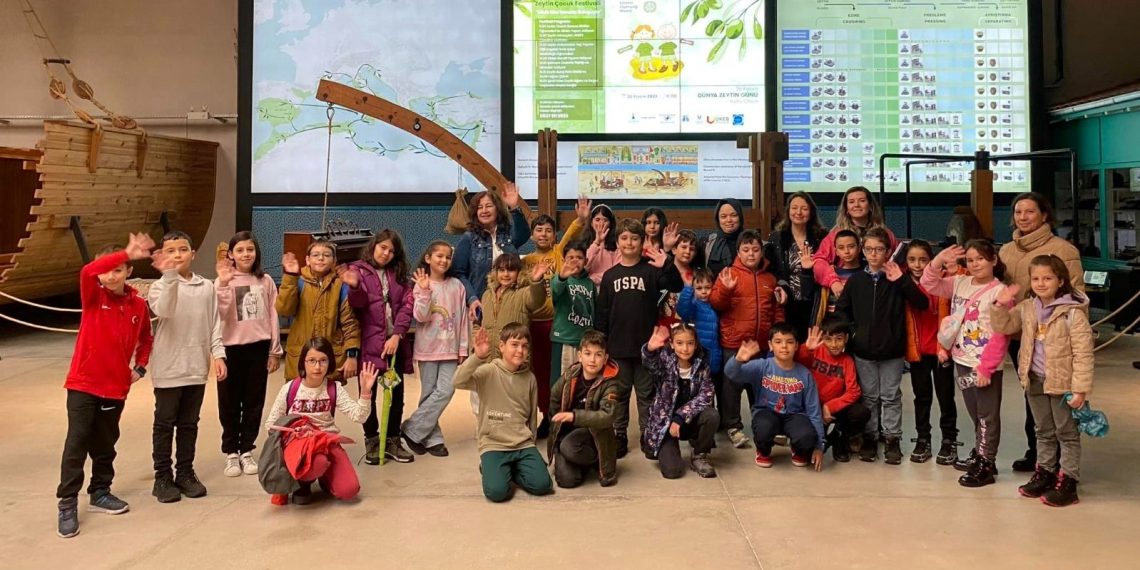 Aydın Ticaret Borsası miniklerle Dünya Zeytin Günü’nü kutladı