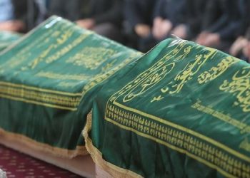 Babasının cenazesini yıkarken öldü