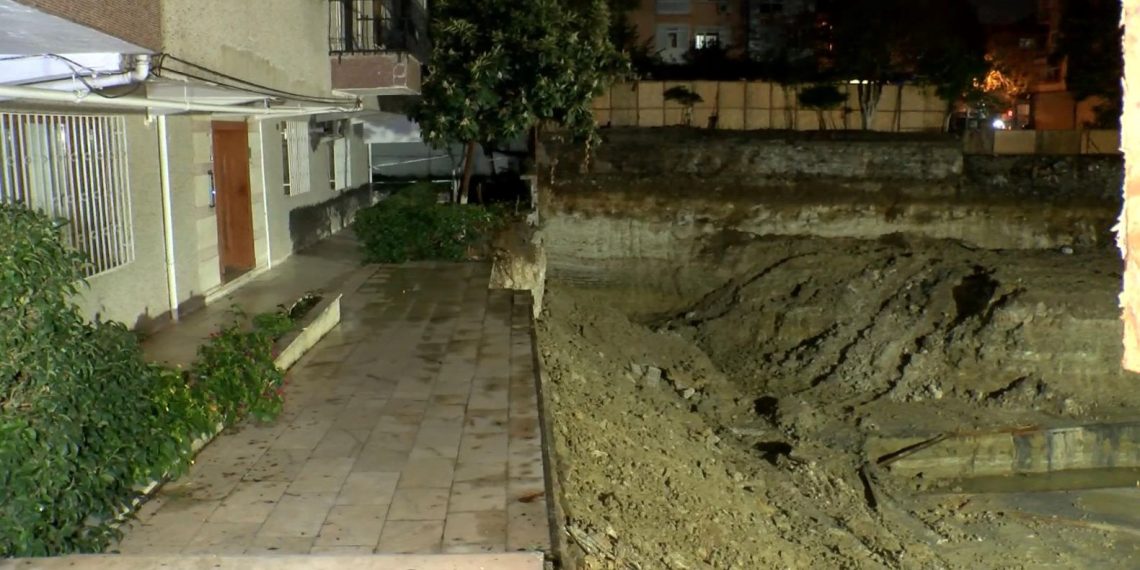Bahçelievler’de inşaat hafriyatı sırasında istinat duvarı çöktü