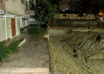 Bahçelievler’de inşaat hafriyatı sırasında istinat duvarı çöktü