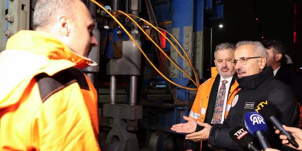 Bakan Uraloğlu FSM Köprüsü’nde incelemelerde bulundu: 80 yıl boyunca kablo değişmeyecek