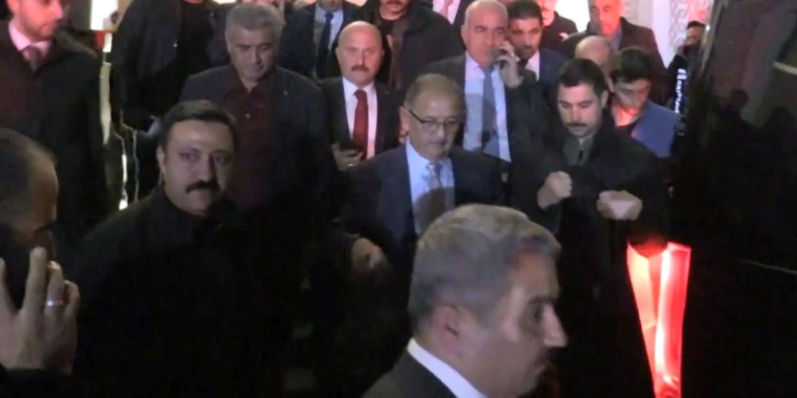 Bakan Özhaseki, Malatya sarsıntısına Adıyaman’da yakalandı