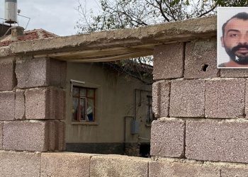 Barışma teklifini reddetti diye eşini öldürdü