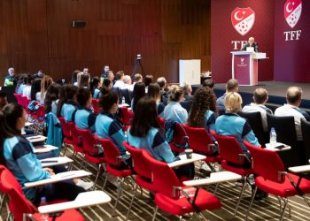 Bayan hakemlere birinci sefer MHK Semineri