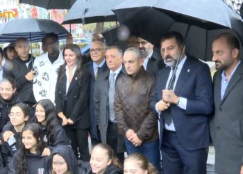 Beşiktaş’tan Cumhuriyetin 100. yılına özel kartal heykeli