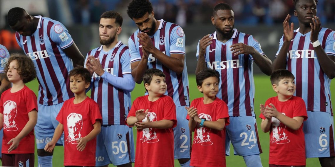 Biber gazlı hücuma uğrayan Yusuf Emir seremoniye çıktı