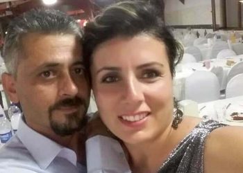 Boşanma kademesindeki eşini öldürüp intihar etti