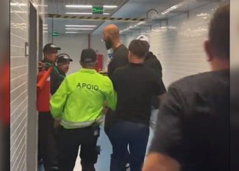 Brezilya liginde hakem tartışması: Corinthians yöneticisi VAR odasını bastı!