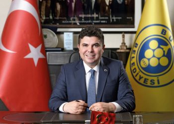 Buca Belediye Lideri merdiven boşluğuna düştü: Bacakları kırıldı