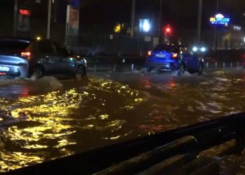 Bursa’da sağanak: Caddeleri su bastı, trafik aksadı