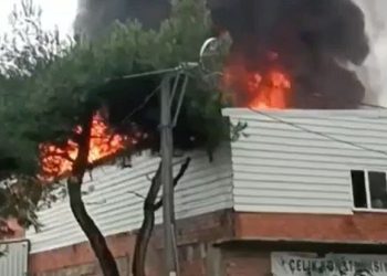 Bursa’da sünger deposunda yangın