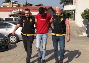 Çaldığı telefonları satıp sevgilisine araba aldı