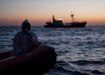 Çanakkale açıklarında 38 kaçak göçmen yakalandı