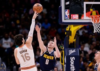 Cedi Osman’ın kadrosu Spurs, son şampiyon Denver’a mağlup oldu