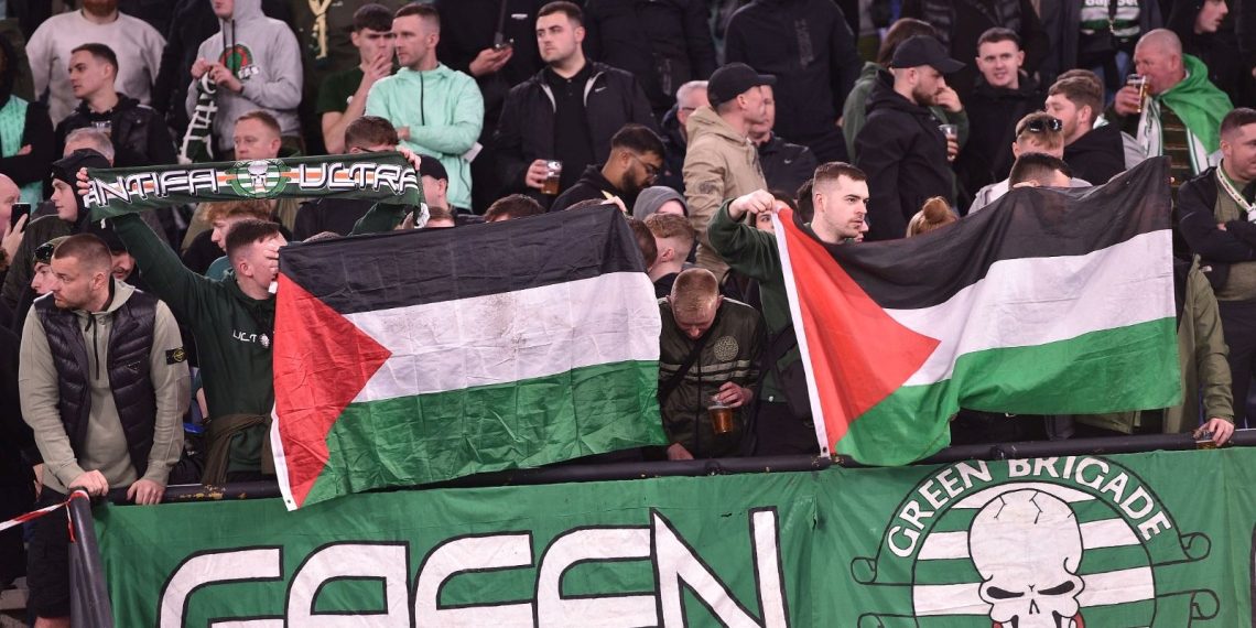 Ceza alan Celtic taraftarı Filistin dayanağına devam etti