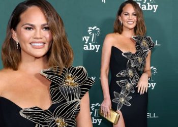 Chrissy Teigen’ın güç anları: Galada fermuarı patladı