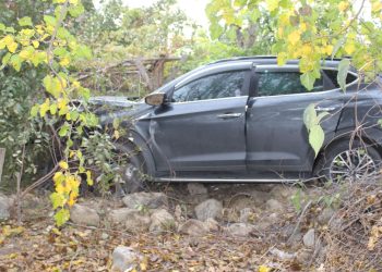 Ciple araba çarpıştı, 6 kişi yaralandı