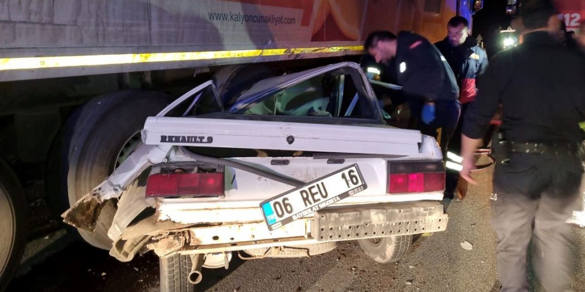 Çorum’da feci kaza: TIR’la çarpışan arabanın şoförü öldü